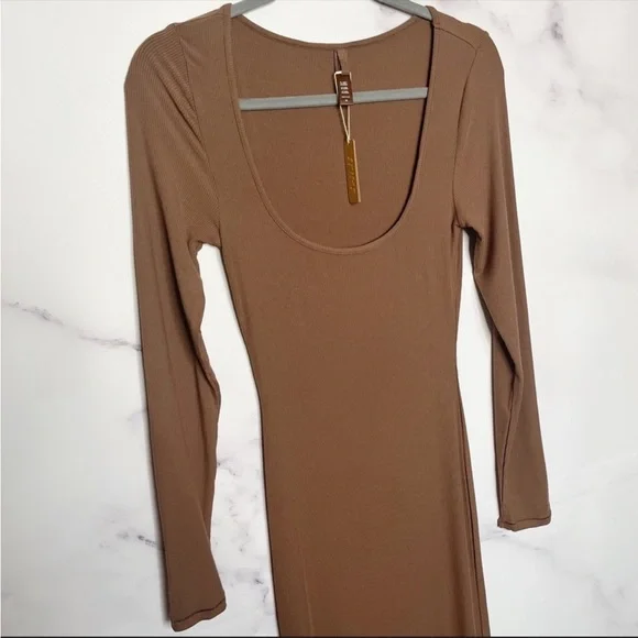 Skims long sleeve dress - Picture 3 of 6